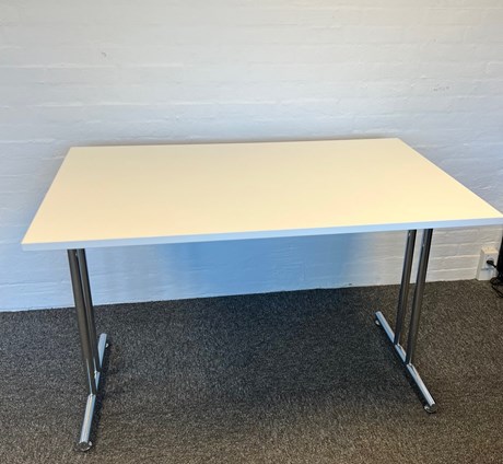 Table, White laminate </br>L:120 cm W:80 cm H:72 cm